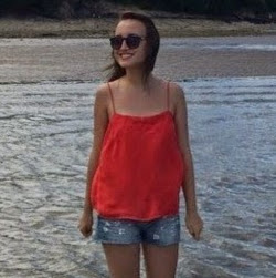 Holly Lewis Photo 28