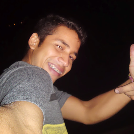 Erik Caceres Photo 18