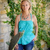 Melanie Laird Photo 13