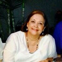 Teresa Held Photo 18