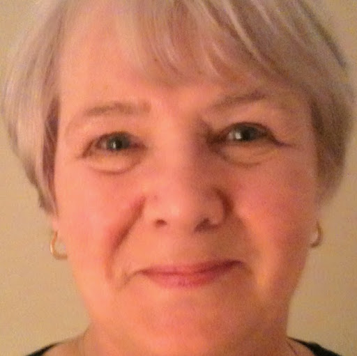Christine Armstrong Photo 37