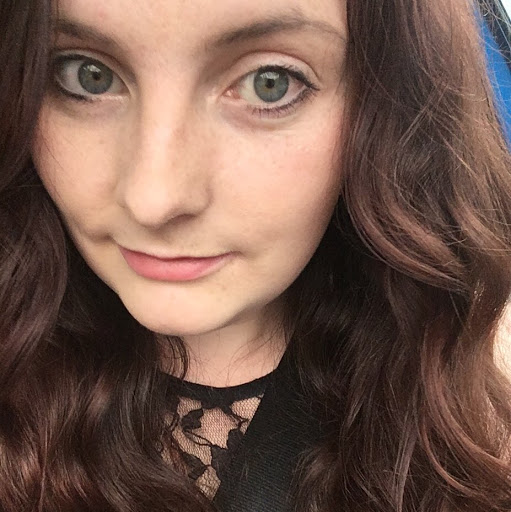 Amelia Moore Photo 21