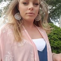 Angela Hull Photo 17