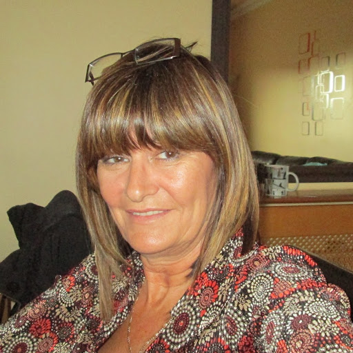 Elizabeth Irvine Photo 25