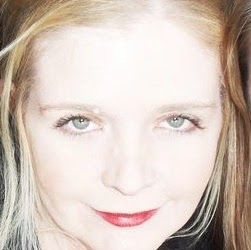 Amy Mckenna Photo 33