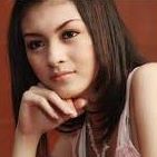 Julie Santi Photo 2
