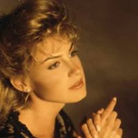 Angela Holman Photo 25