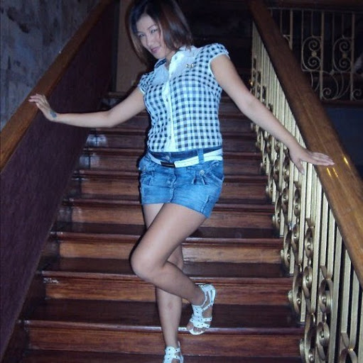 Julie Avila Photo 23