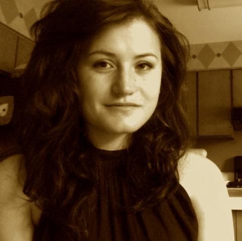 Laura French Photo 19
