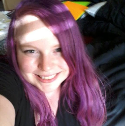 Angela Hill Photo 26