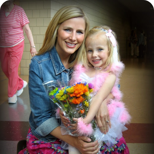 Kelly Schneider Photo 26