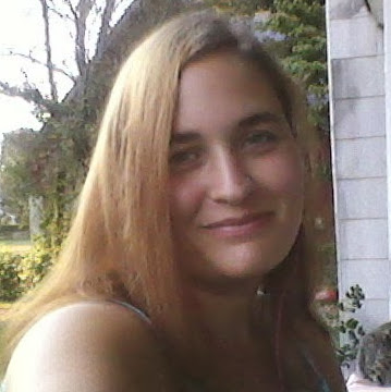 Elisha Lyons Photo 8
