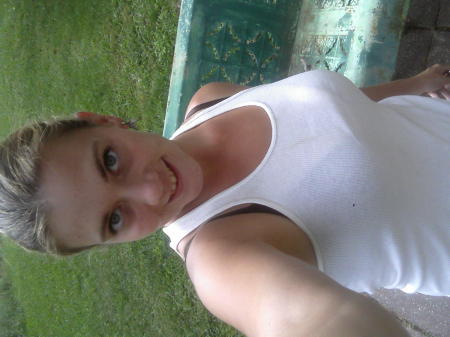 Stephanie Small Photo 45