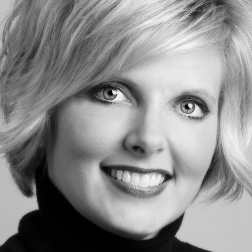 Lori Moore Photo 41