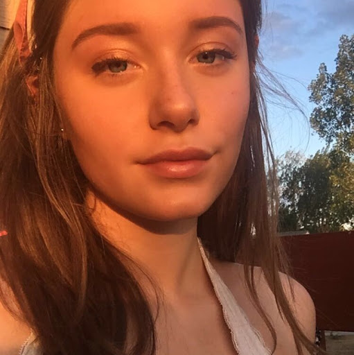 Victoria Dean Photo 32