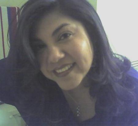 Elizabeth Flores Photo 26