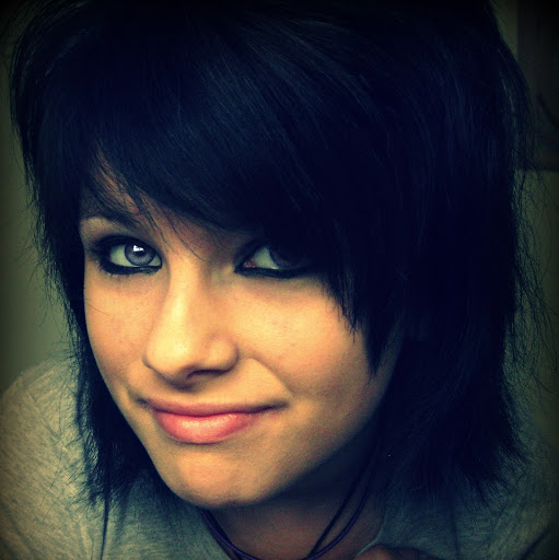 Victoria Reynolds Photo 45