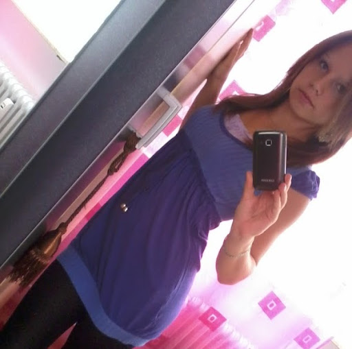 Nicole Kraft Photo 17