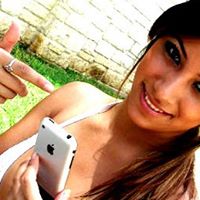 Andrea Flores Photo 38