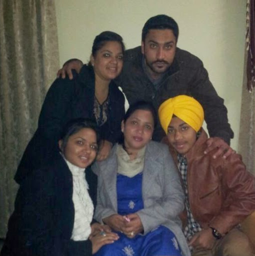 Varinder Kaur Photo 14