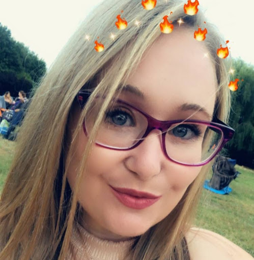 Laura Holmes Photo 29