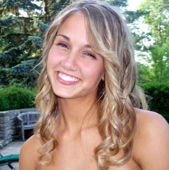 Victoria Reynolds Photo 44