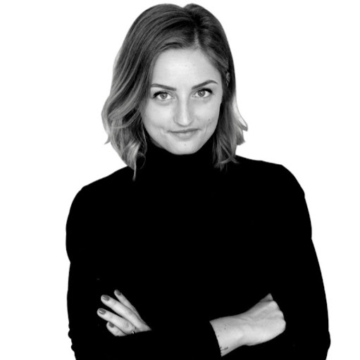 Melanie Simon Photo 13