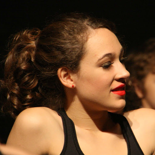 Olivia Thomas Photo 33
