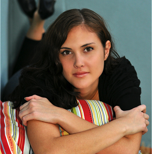 Laura Moore Photo 42