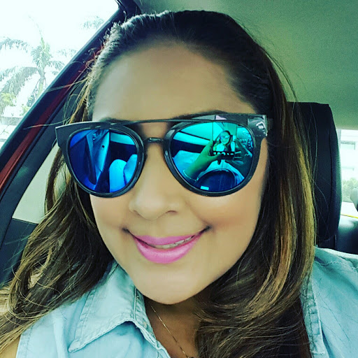 Karina Solis Photo 29