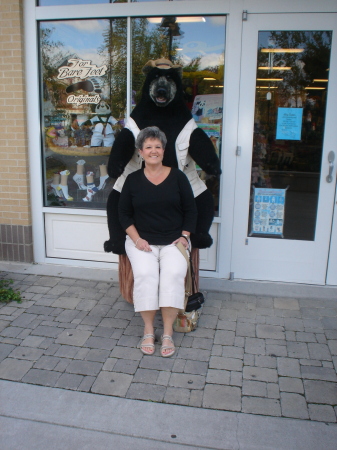 Donna Hines Photo 35