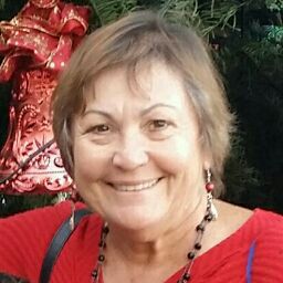Carla Davies Photo 32