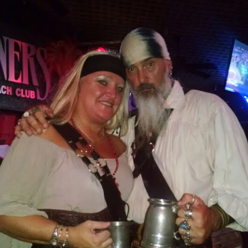 Michelle Barnard Photo 23