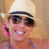 Rebecca Arnold Photo 32