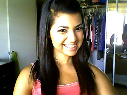 Nicole Paredes Photo 14