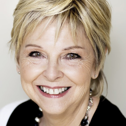 Lynda Hudson Photo 15