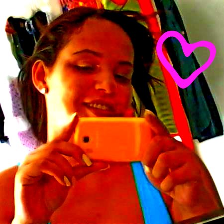 Lara Bell Photo 17