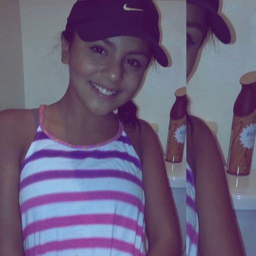Kimberly Navarro Photo 27