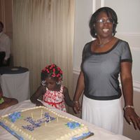 Loria Brown Photo 17