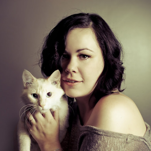Kelly Lewis Photo 28