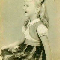Emmie Roberts Photo 4