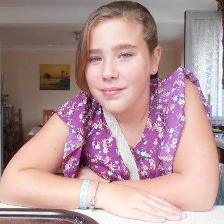 Amber Betts Photo 18