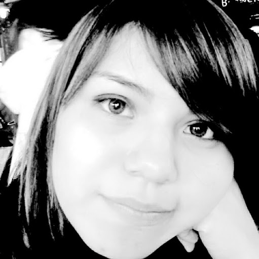 Paola Lopez Photo 9
