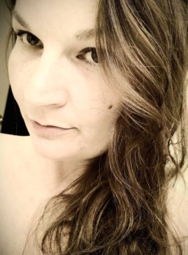 Lisa Peterson Photo 19