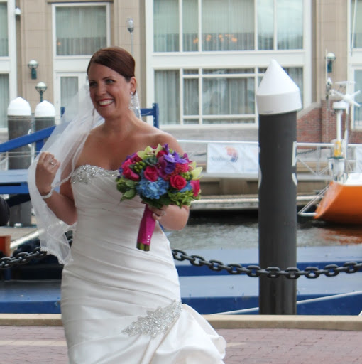 Lindsay Snyder Photo 28
