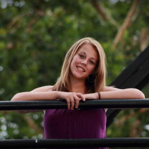 Rebecca Richards Photo 18