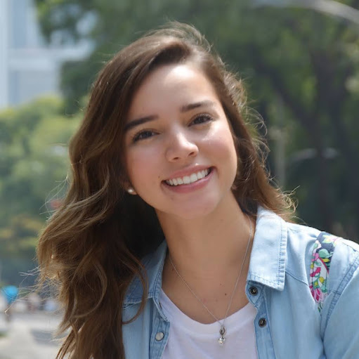 Emma Paredes Photo 22