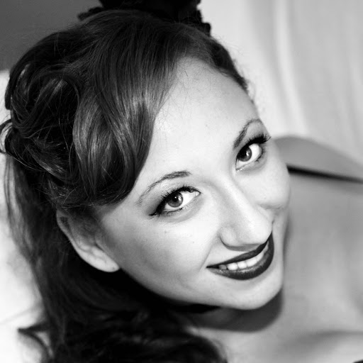 Amy Gee Photo 35