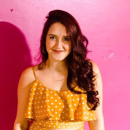 Caroline Chambers Photo 23