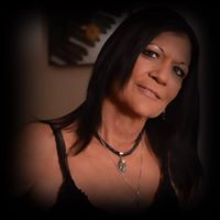 Suzanne Kenny Photo 25
